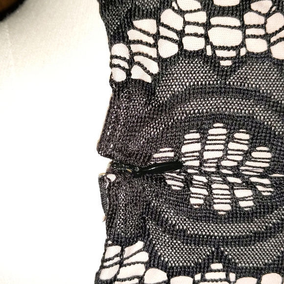 Lace Overlay Dress - Picture 4 of 8